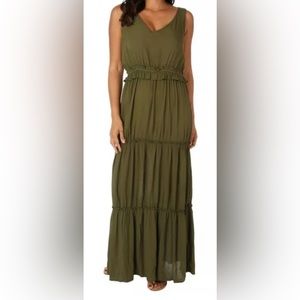 🍀 Lucky Brand olive maxi dress.